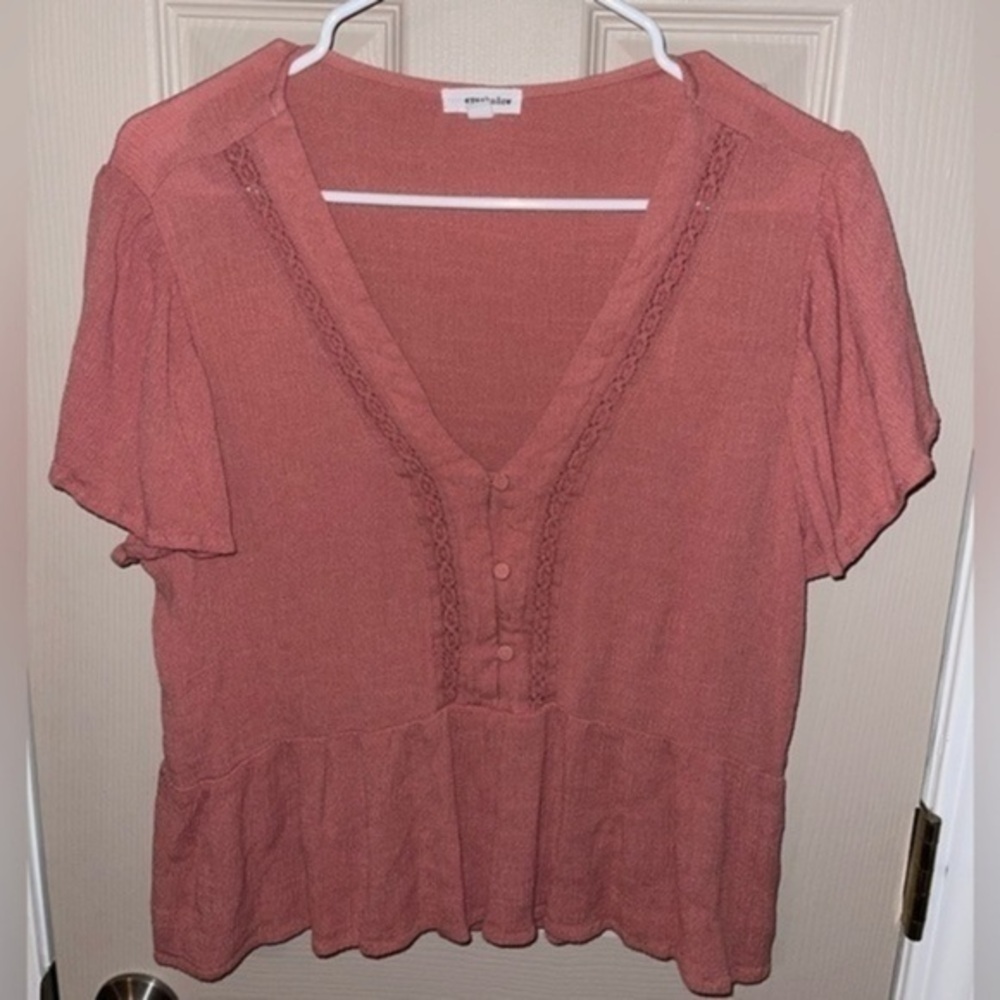 Eyeshadow High-Low Cropped Top